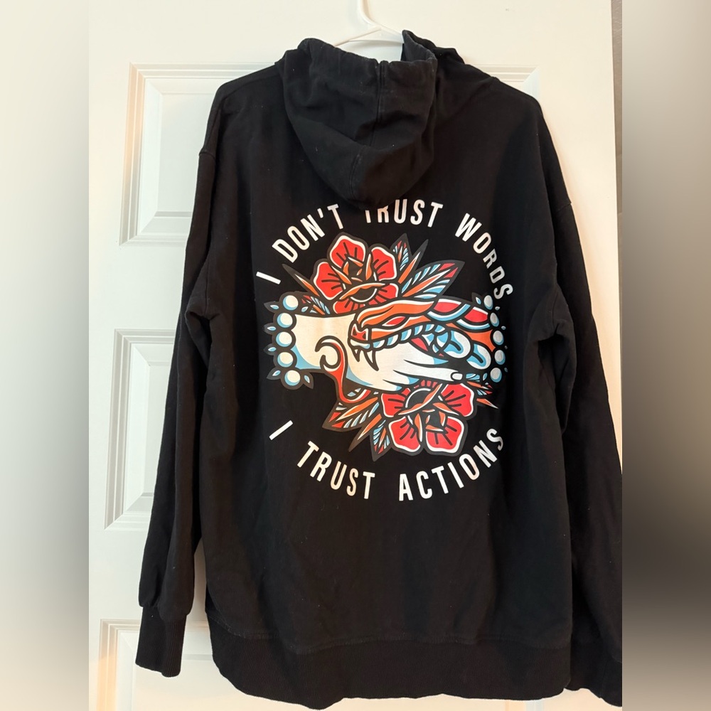 Chicyea Men’s Black Hoodie with Graphic Print
